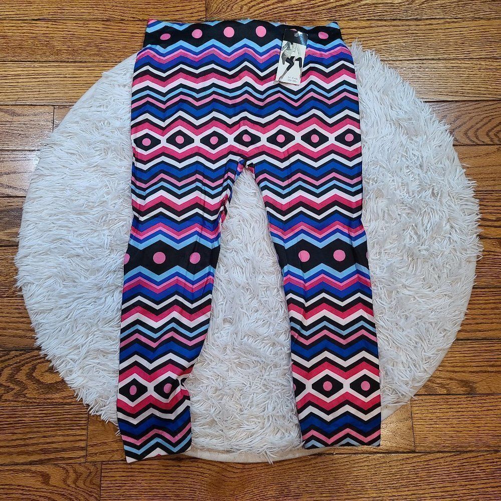 🤑NWT Unbranded Women's Chevron Capri Leggings